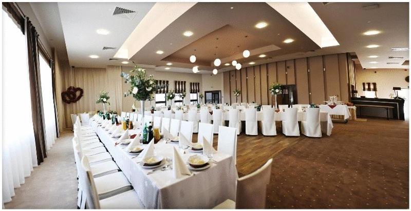 Hotel Esperanto Швидница Екстериор снимка