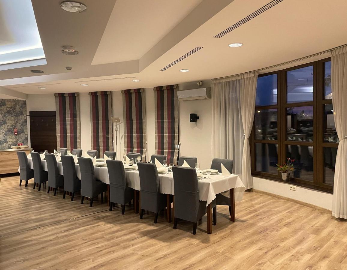 Hotel Esperanto Швидница Екстериор снимка