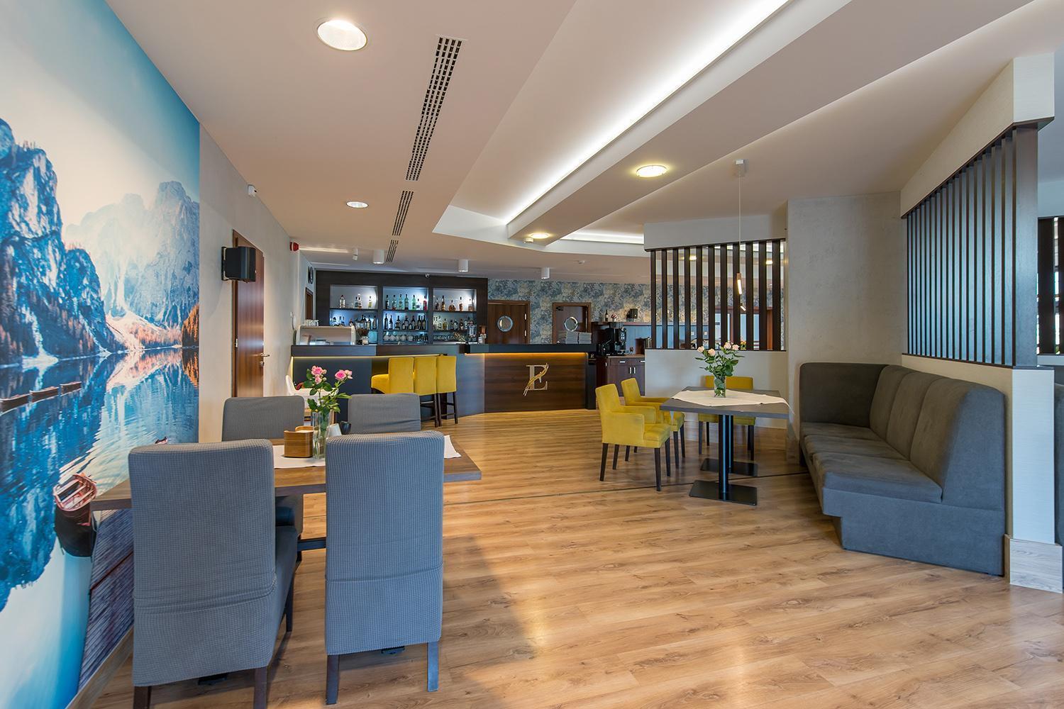 Hotel Esperanto Швидница Екстериор снимка